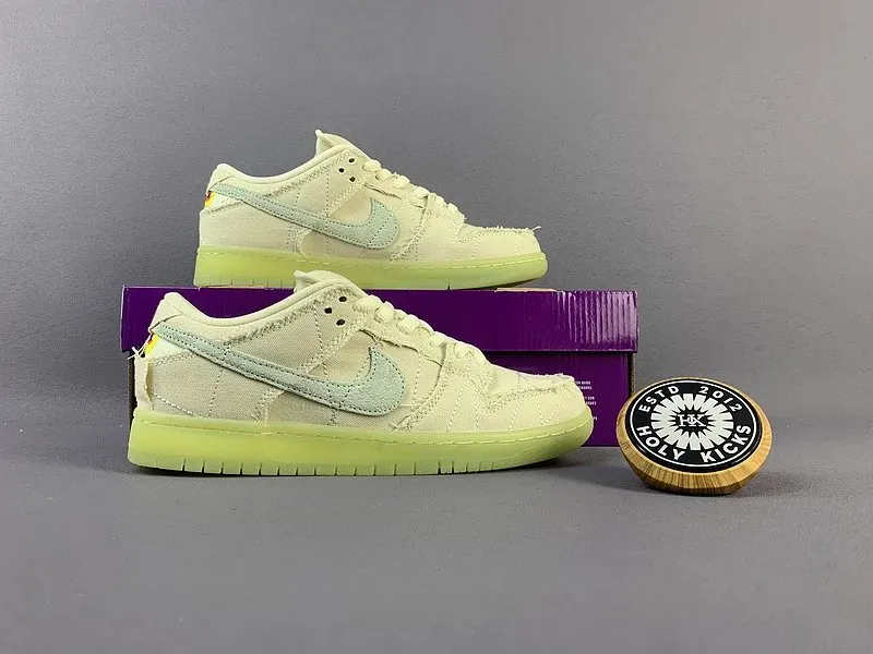 Dunk Low Mommy